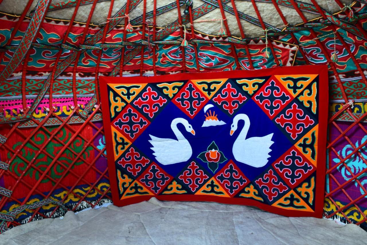 Naryn Guest House Bagian luar foto