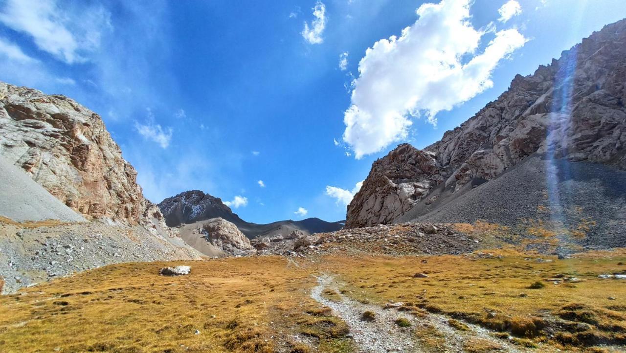 Naryn Guest House Bagian luar foto