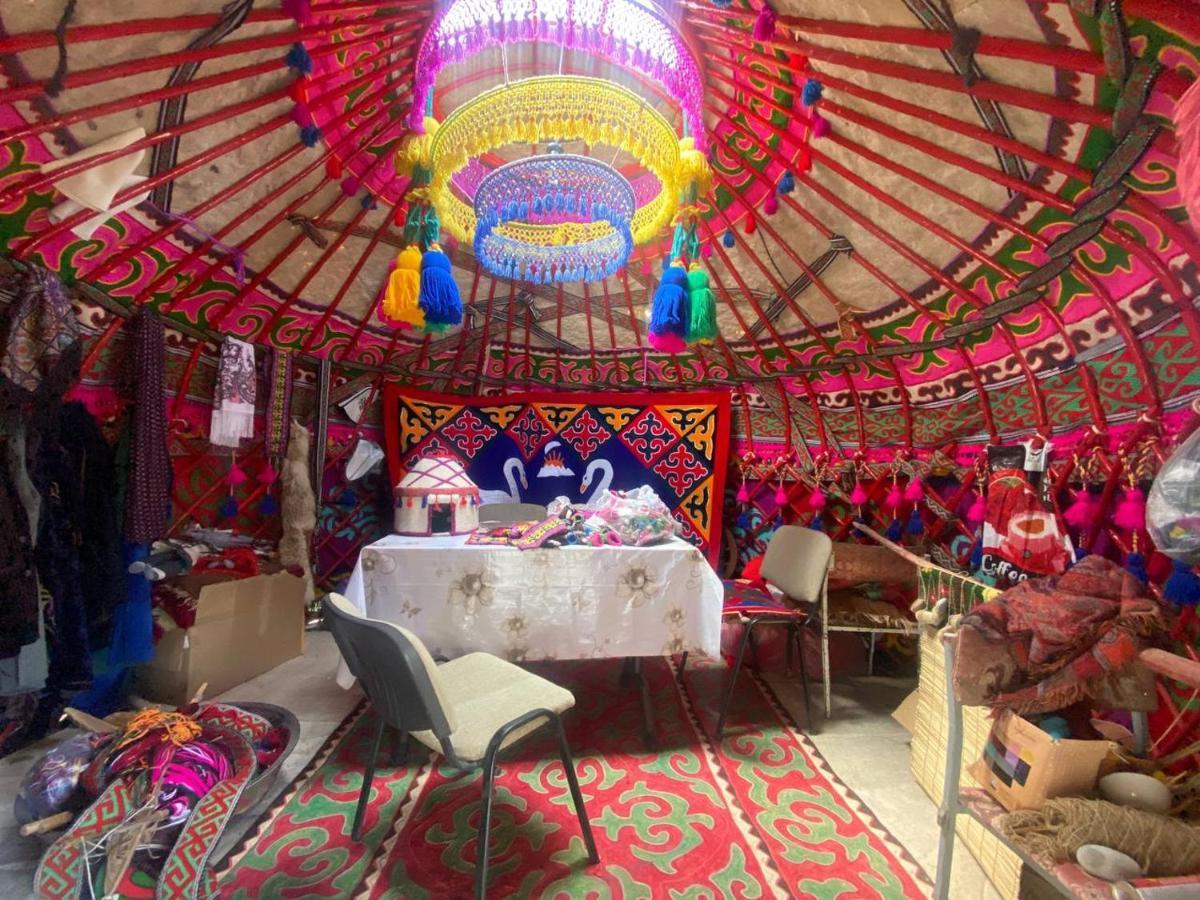 Naryn Guest House Bagian luar foto