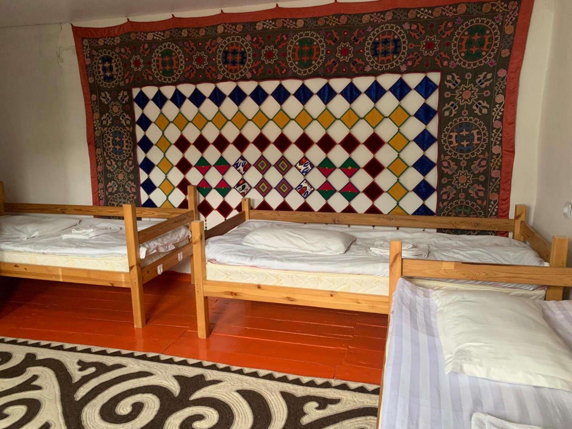 Naryn Guest House Bagian luar foto