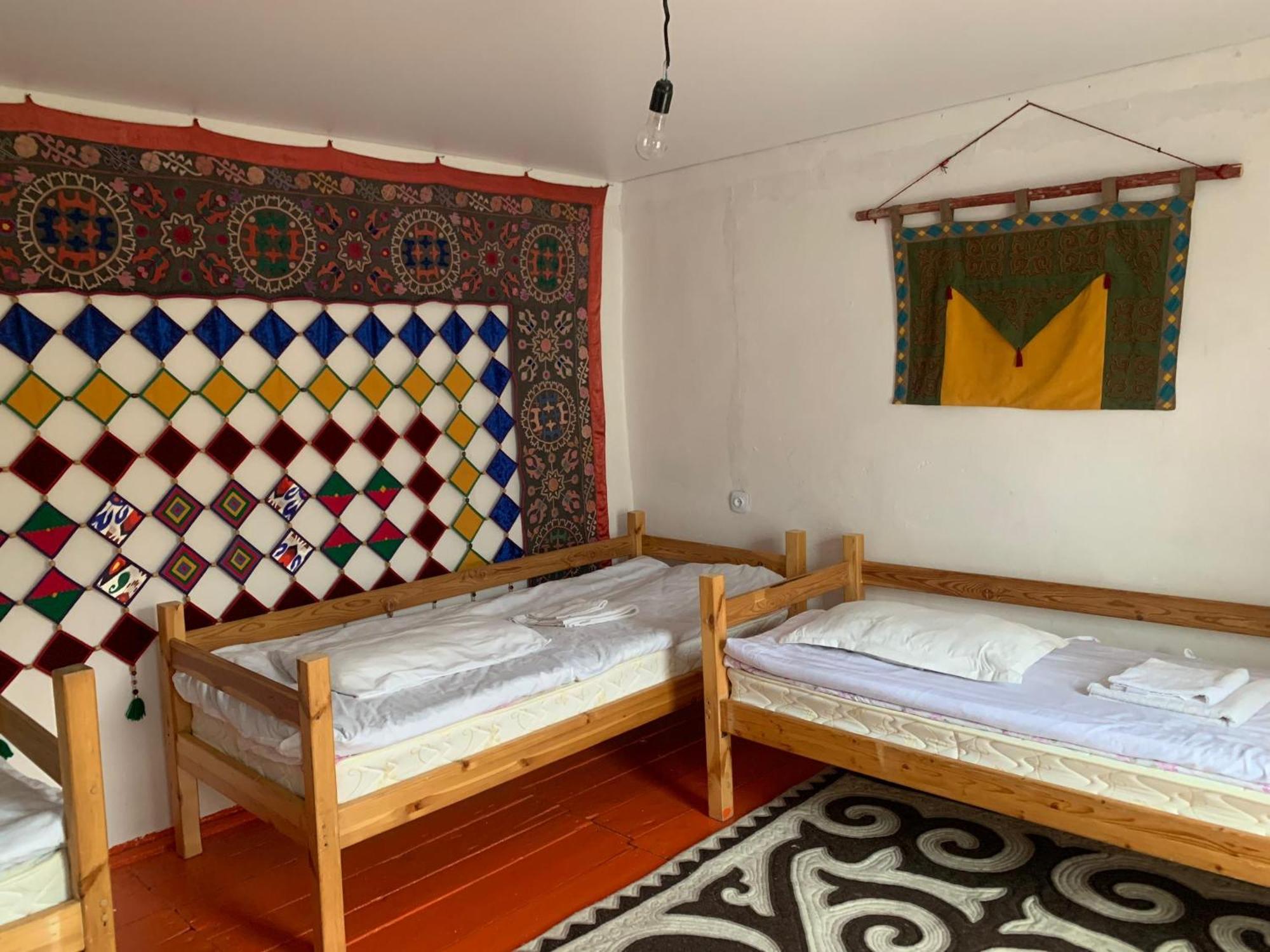 Naryn Guest House Bagian luar foto