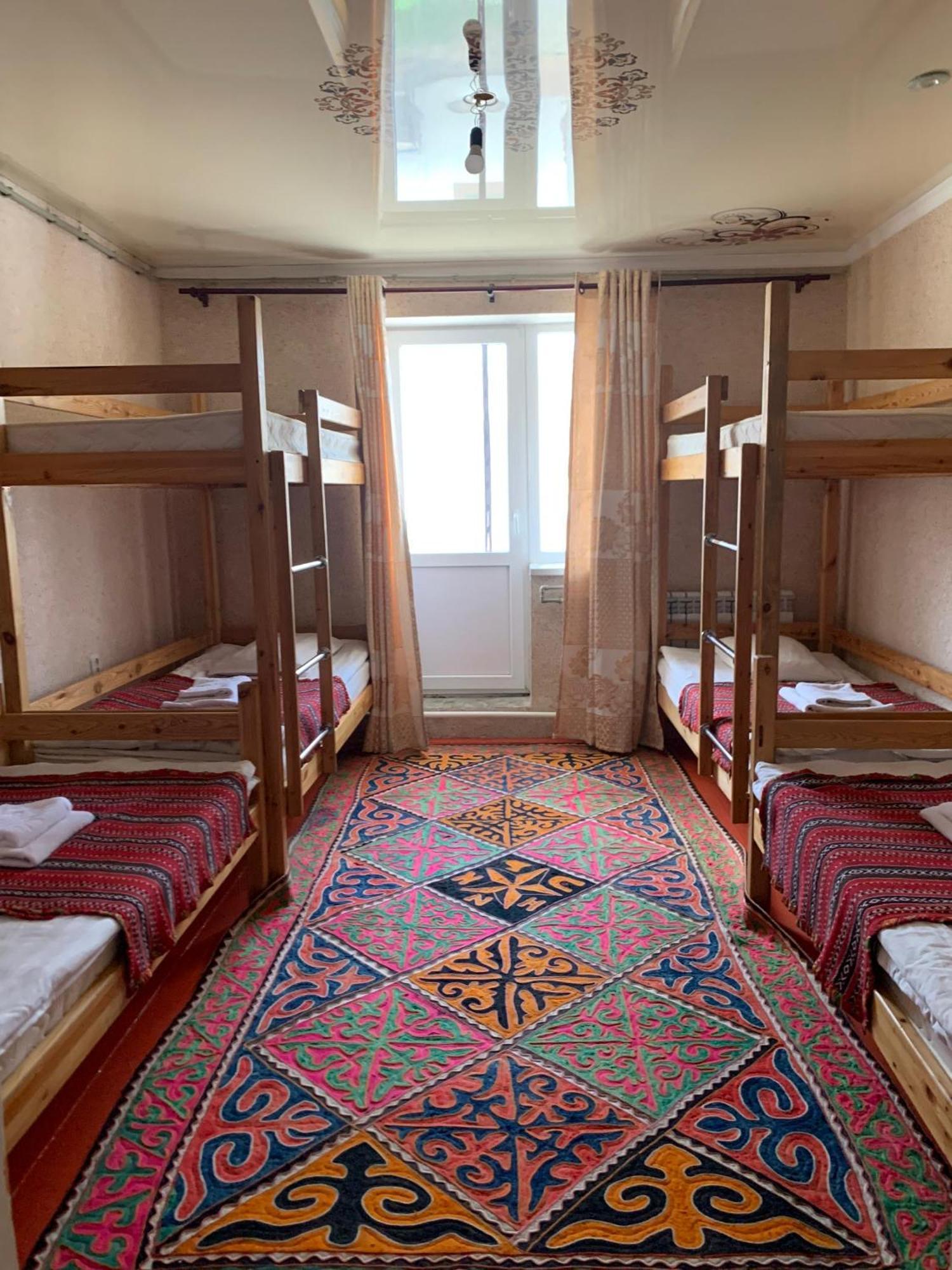 Naryn Guest House Bagian luar foto
